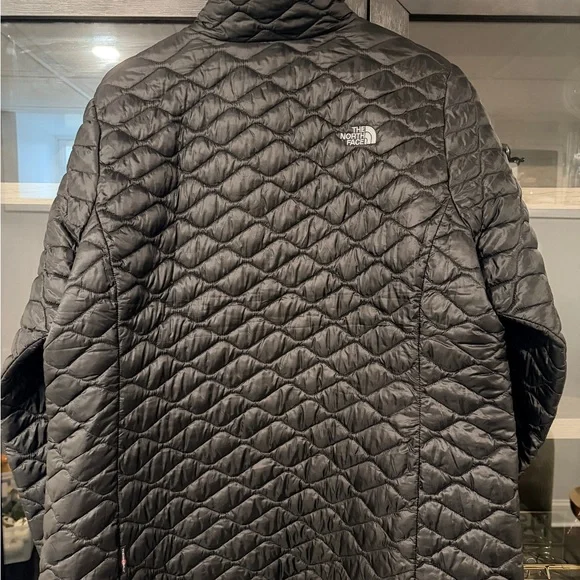 The North Face WOMANS XXL Black THERMOBALL Jacket - Picture 3 of 4